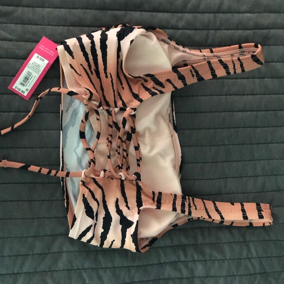 Size D/DD tiger printed swim top - Picture 2 of 2